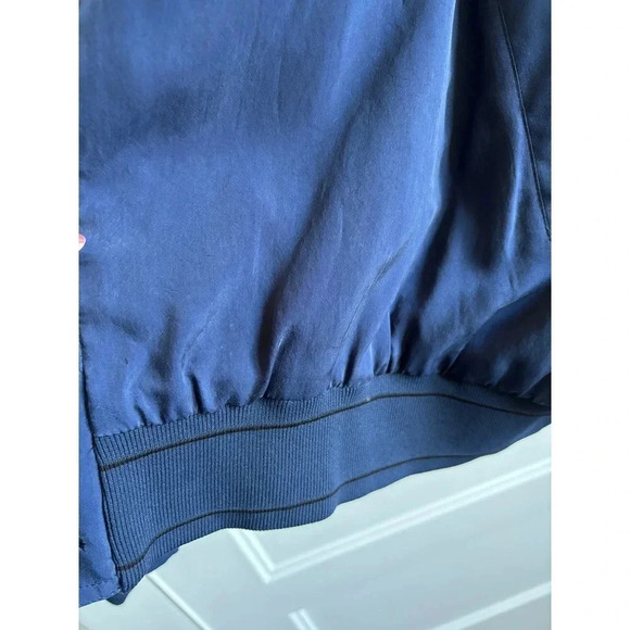 Travel in Style: Bomber Jacket with Adventure-Ready Lining! - Picture 2 of 5